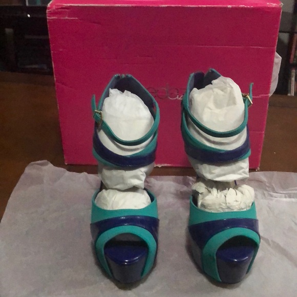 New Shoe dazzle heels - Picture 2 of 8